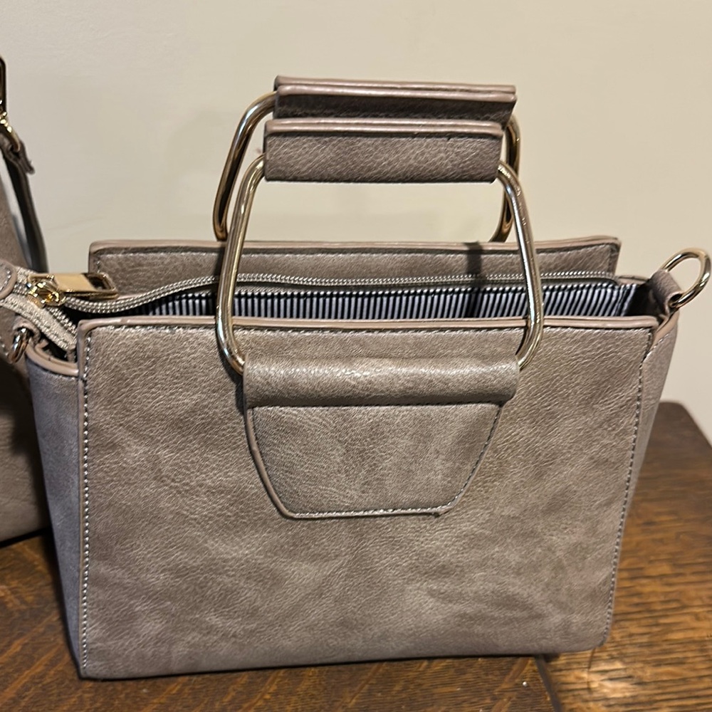 Kaari Blue Gray Shoulder Bag with Adjustable Strap and Minimalist Design - Picture 9 of 12